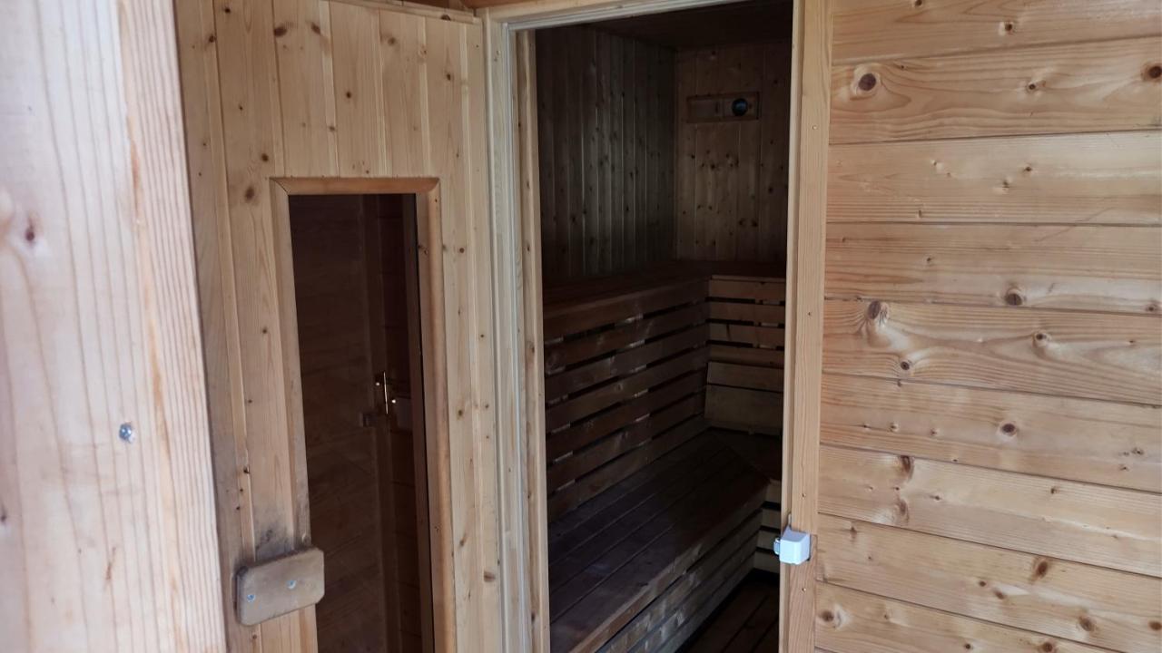 Grosse Wohnung / Haushaelfte In Peetzig Am See Ангермюнде Экстерьер фото