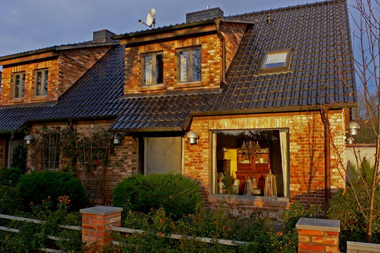 Grosse Wohnung / Haushaelfte In Peetzig Am See Ангермюнде Экстерьер фото